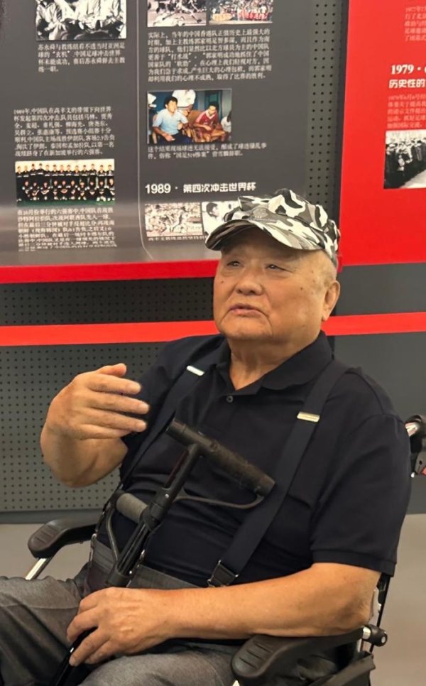 中证所 回顾中国足球往昔峥嵘岁月 年维泗深情寄语：让孩子们真正感受到足球的快乐